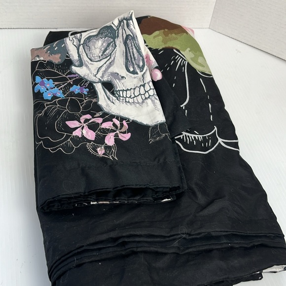 Skull and flowers Duvet and pillowcase set twin size 70x84” - Picture 5 of 5